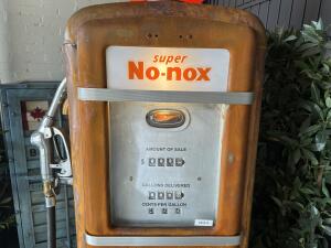 1955 Gilbarco Gulf Benzinepomp