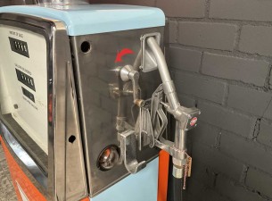 1957 Gulf Benzinepomp
