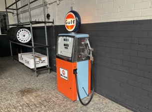 1957 Gulf Benzinepomp
