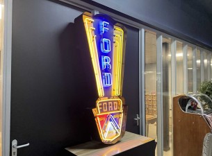 Ford Neonreclame Groot