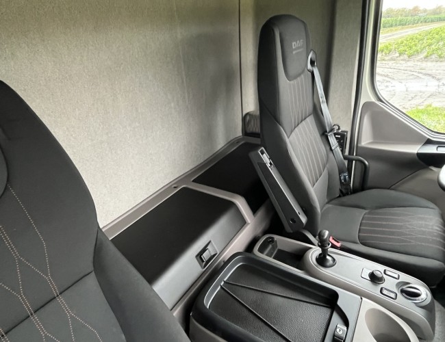 2024 DAF LF230 Bakwagen 720cm met laadklep VT815 | Transport | Vrachtwagen