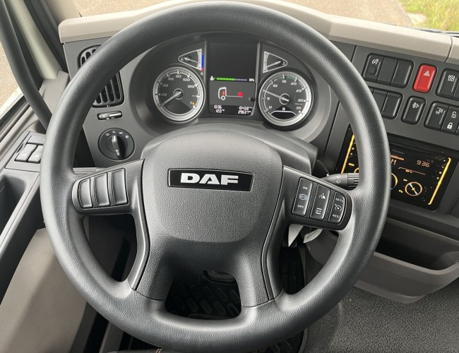 2024 DAF LF230 Bakwagen 720cm met laadklep VT815 | Transport | Vrachtwagen