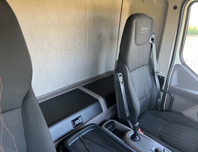 2024 DAF LF230 Bakwagen 720cm met laadklep VT816 | Transport | Vrachtwagen