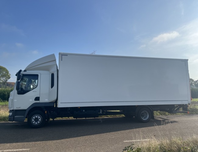 2024 DAF LF230 Bakwagen 720cm met laadklep VT816 | Transport | Vrachtwagen