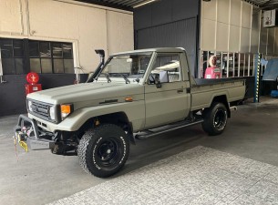 1996 Toyota Landcruiser HZJ 75 4.2 Heavy Duty Pick Up