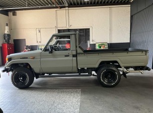 1996 Toyota Landcruiser HZJ 75 4.2 Heavy Duty Pick Up